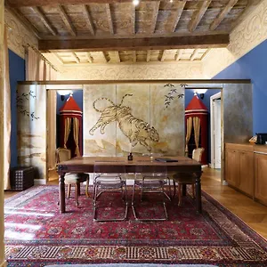 Prestige Boutique - Montenapoleone , Milan Italy
